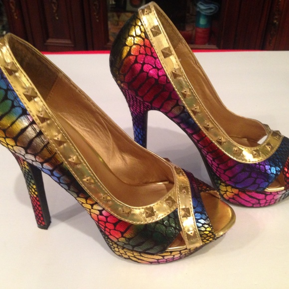 Wild Rose Multi colored size 6 heels gold stud - Picture 2 of 8